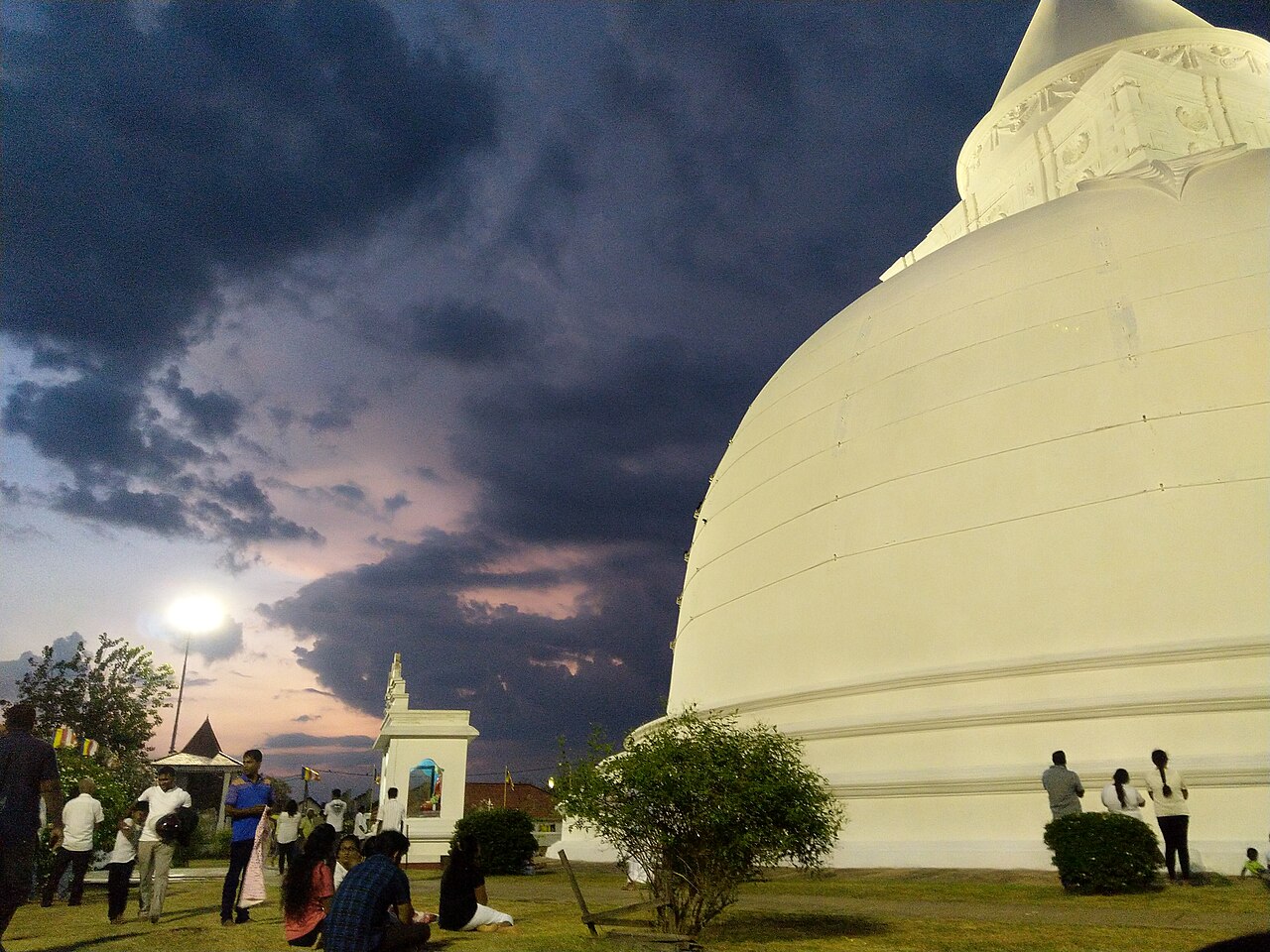 Tissamaharama Rajamaha Viharaya stupa